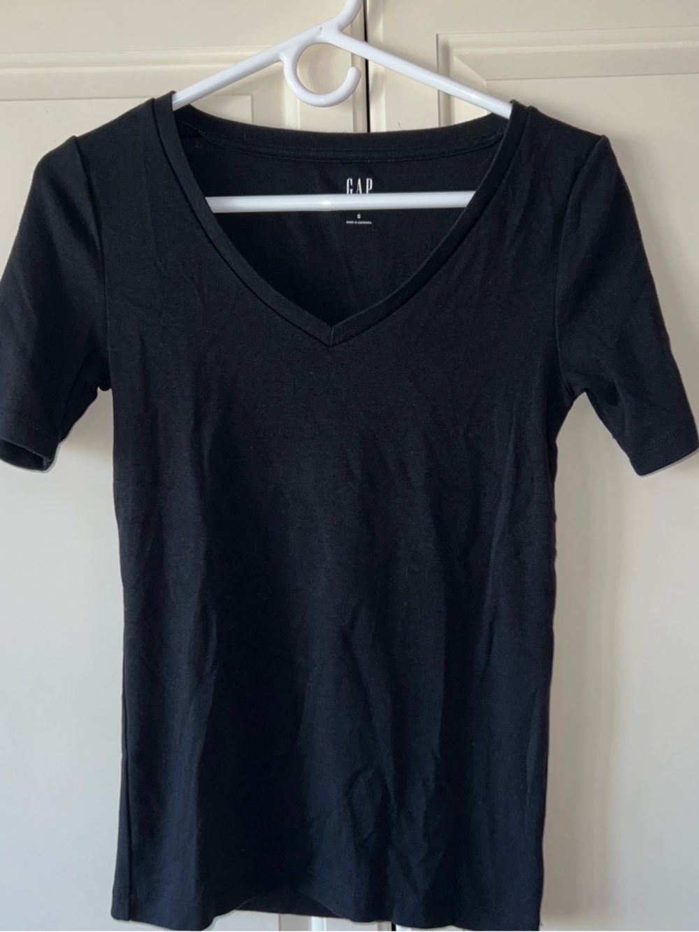 GAP Black V-Neck Short Sleeve Tee